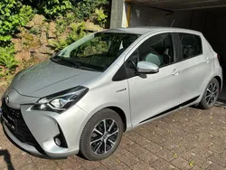 Silber Gebraucht 2018 Toyota Yaris Hybrid Team Kleinwagen | 12.500 € (Fairer Preis)