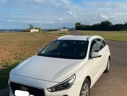 Weiß Gebraucht 2018 Hyundai i30 Select Kombi | 10.900 € (Guter Preis)