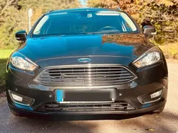 Grau Gebraucht 2016 Ford Focus Titanium Kombi | 7.800 € (Guter Preis)