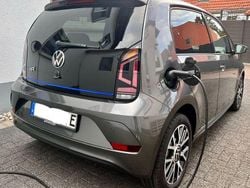 Grau Gebraucht 2023 VW e-up! Kleinwagen | 18.650 €