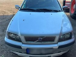 Grau Gebraucht 2001 Volvo V40 Kombi | 999 €