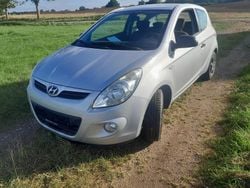 Silber Gebraucht 2011 Hyundai i20 Kleinwagen | 2.000 € (Guter Preis)