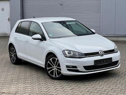 Pure white Gebraucht 2016 VW Golf VII Allstar Limousine | 10.999 € (Fairer Preis)