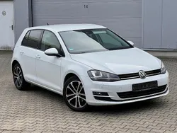 Pure white Gebraucht 2016 VW Golf VII Allstar Limousine | 11.500 € (Fairer Preis)