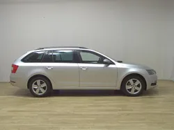 Grau Gebraucht 2019 Skoda Octavia Ambition Kombi | 10.980 € (Superpreis)
