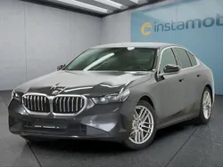 Grau Gebraucht 2024 BMW 520 Limousine | 55.949 € (Fairer Preis)