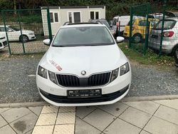 Weiß Gebraucht 2017 Skoda Octavia Limousine | 7.450 €