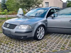 Grau Gebraucht 2003 VW Passat Kombi | 2.350 € (Etwas zu teuer)