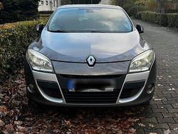 Grau Gebraucht 2009 Renault Mégane Coupé Coupé | 2.299 € (Fairer Preis)