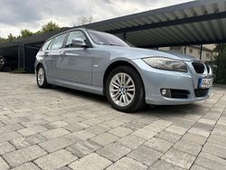 Blau Gebraucht 2011 BMW 320 Efficient Dynamics Kombi | 4.400 € (Guter Preis)