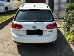 Weiß Gebraucht 2016 VW Golf VII Trendline Kombi | 10.000 € (Fairer Preis)