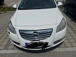 Weiß Gebraucht 2011 Opel Insignia Limousine | 6.000 €