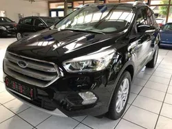 Iridium schwarz (metallic) Gebraucht 2019 Ford Kuga Cool & Connect SUV | 17.900 €