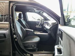Schwarz / nachtschwarz Gebraucht 2024 Mercedes GLB200 AMG SUV | 42.499 € (Guter Preis)