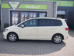 Hellelfenbein Gebraucht 2017 VW Touran Comfortline Van / Kleinbus | 6.099 €