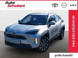 Silber Neu 2025 Toyota Yaris Cross SUV | 27.980 €