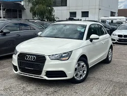 Weiß Gebraucht 2011 Audi A1 Attraction Kleinwagen | 9.990 € (Etwas zu teuer)