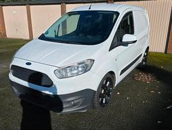 Weiß Gebraucht 2015 Ford Courier Van / Kleinbus | 6.000 € (Fairer Preis)