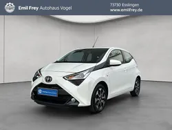 Pianosaweiß Gebraucht 2021 Toyota Aygo Connect Style Kleinwagen | 11.480 € (Fairer Preis)