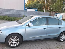 Blau Gebraucht 2005 VW Passat Limousine | 3.000 €
