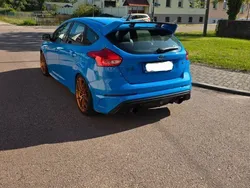 Blau Gebraucht 2017 Ford Focus RS Limousine | 26.995 €