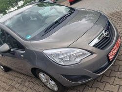 Grau Gebraucht 2010 Opel Meriva Van / Kleinbus | 5.998 € (Etwas zu teuer)
