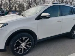 Weiß Gebraucht 2016 Toyota RAV4 Comfort SUV | 12.500 € (Fairer Preis)