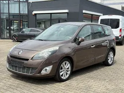 Braun Gebraucht 2010 Renault Scénic III Luxe Van / Kleinbus | 3.290 € (Guter Preis)
