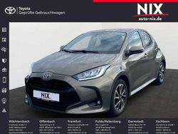 Manganbronze metallic Gebraucht 2021 Toyota Yaris Basis Limousine | 16.790 € (Fairer Preis)