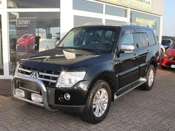 Schwarz Gebraucht 2009 Mitsubishi Pajero Edition SUV | 10.990 € (Fairer Preis)