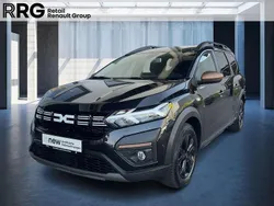 Schwarz Gebraucht 2024 Dacia Jogger Extreme Limousine | 21.590 € (Etwas zu teuer)