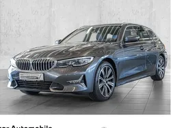 Grau Gebraucht 2020 BMW 320 Luxury Line Kombi | 30.990 € (Fairer Preis)