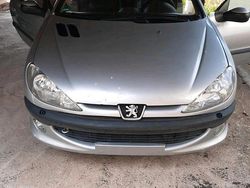 Silber Gebraucht 2001 Peugeot 206 CC Cabrio | 1.899 € (Etwas zu teuer)