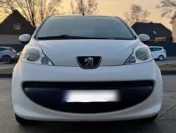 Weiß Gebraucht 2008 Peugeot 107 Kleinwagen | 2.000 € (Fairer Preis)