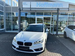 Weiß Gebraucht 2017 BMW 218 Active Tourer Sport Line Van / Kleinbus | 14.850 € (Fairer Preis)