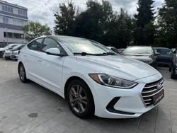 Weiß Gebraucht 2018 Hyundai Elantra Limousine | 5.999 €