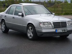 Silber Gebraucht 1993 Mercedes E420 Limousine | 21.000 €