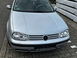 Silber Gebraucht 2001 VW Golf IV Comfortline Limousine | 850 €