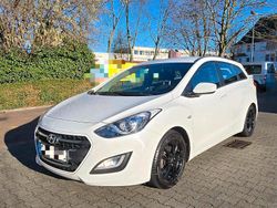 Weiß Gebraucht 2017 Hyundai i30 Kombi | 7.950 € (Guter Preis)