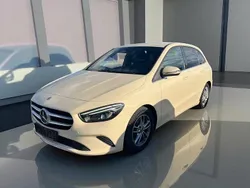 Gelb Gebraucht 2021 Mercedes B180 Van / Kleinbus | 11.999 € (Guter Preis)