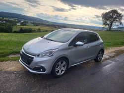 Aluminiumgrau/metallic Gebraucht 2016 Peugeot 208 Style Kleinwagen | 7.999 € (Teuer)