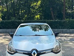 Weiß Gebraucht 2015 Renault Clio IV Kleinwagen | 6.450 €