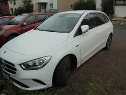 Weiß Gebraucht 2021 Mercedes B250e Van / Kleinbus | 21.600 € (Superpreis)