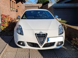 Weiß Gebraucht 2011 Alfa Romeo Giulietta Turismo Limousine | 6.900 € (Fairer Preis)