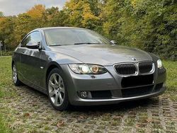 Grau Gebraucht 2008 BMW 330 Coupé | 12.400 € (Superpreis)