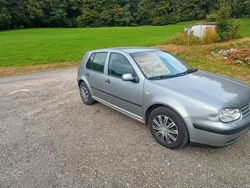 Silber Gebraucht 2002 VW Golf IV Kleinwagen | 1.000 € (Guter Preis)