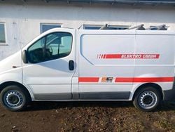 Weiß Gebraucht 2006 Renault Trafic Van / Kleinbus | 4.300 € (Teuer)