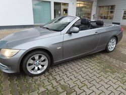 Grau Gebraucht 2010 BMW 320 Cabriolet Comfort Edition Cabrio | 11.900 € (Fairer Preis)