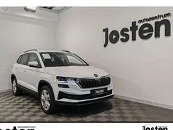 Weiß Gebraucht 2024 Skoda Karoq Selection SUV | 29.690 € (Guter Preis)