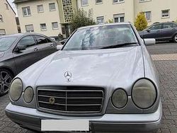 Silber Gebraucht 1998 Mercedes E200 Elegance Limousine | 1.700 € (Guter Preis)